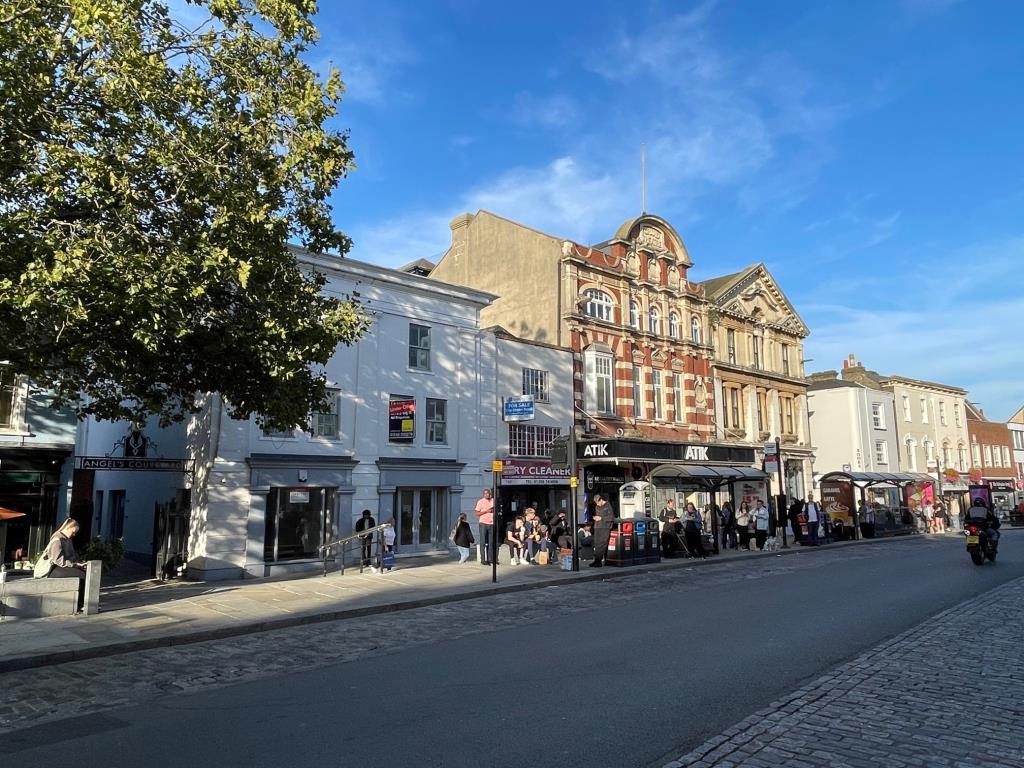 Lot: 70 - FREEHOLD CITY CENTRE COMMERCIAL PROPERTY - Street view of the property in Colchester High Street